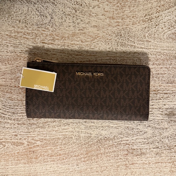 Michael Kors Jet Set Travel Large Signature Print Brown Quarter-Zip Wallet - Picture 3 of 8